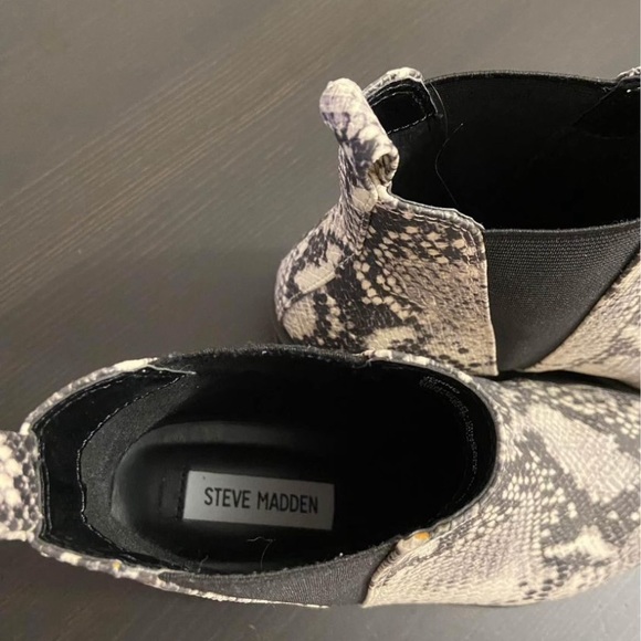 Steve Madden Black/White Jerry Booties size 7 - Picture 4 of 5